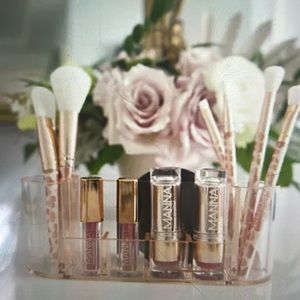 Manna Kadar Beauty Product Holder.  NWT